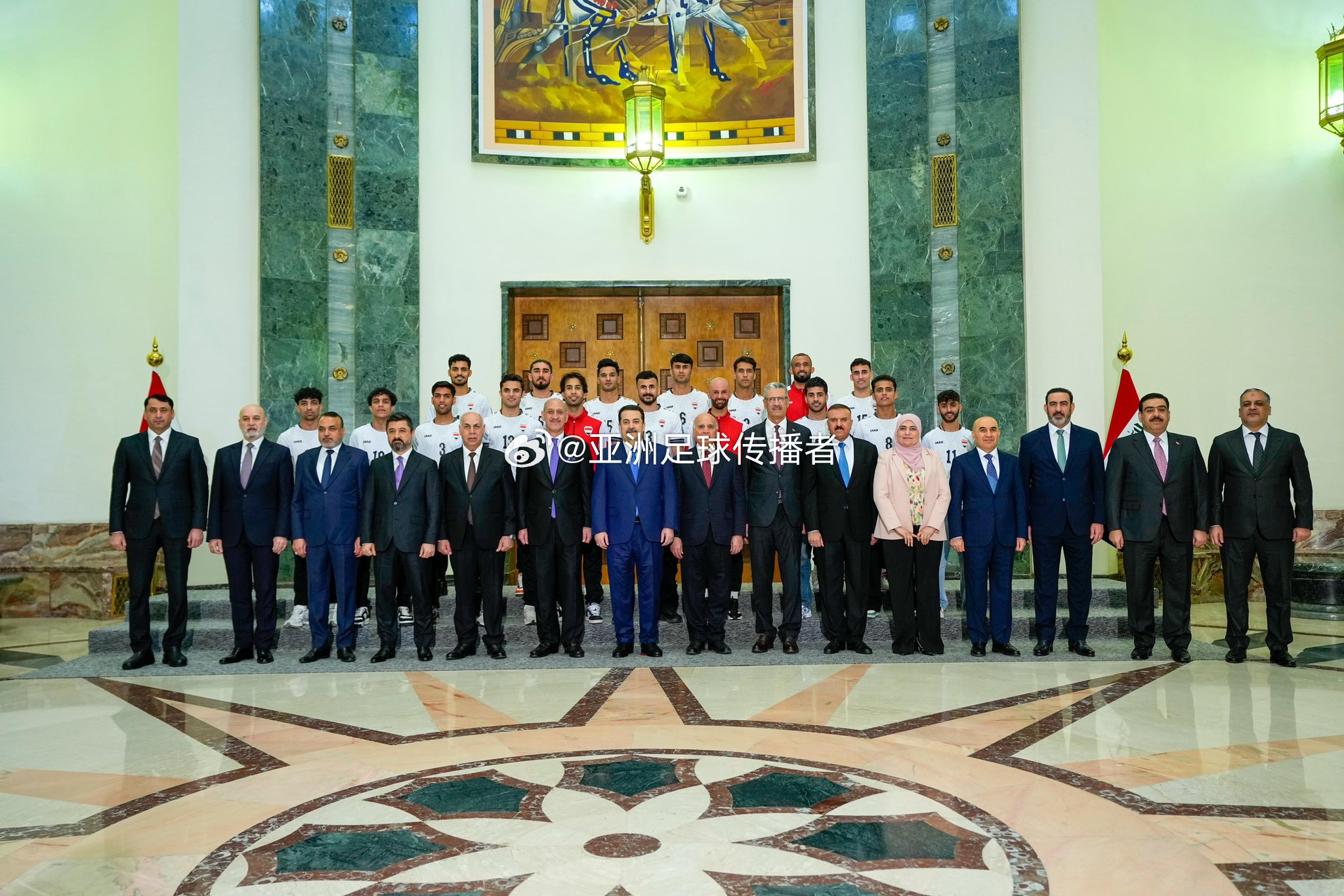 为表彰伊拉克国家队晋级 2026 年世界杯决赛圈的历史性成就，内阁决定表彰国家队