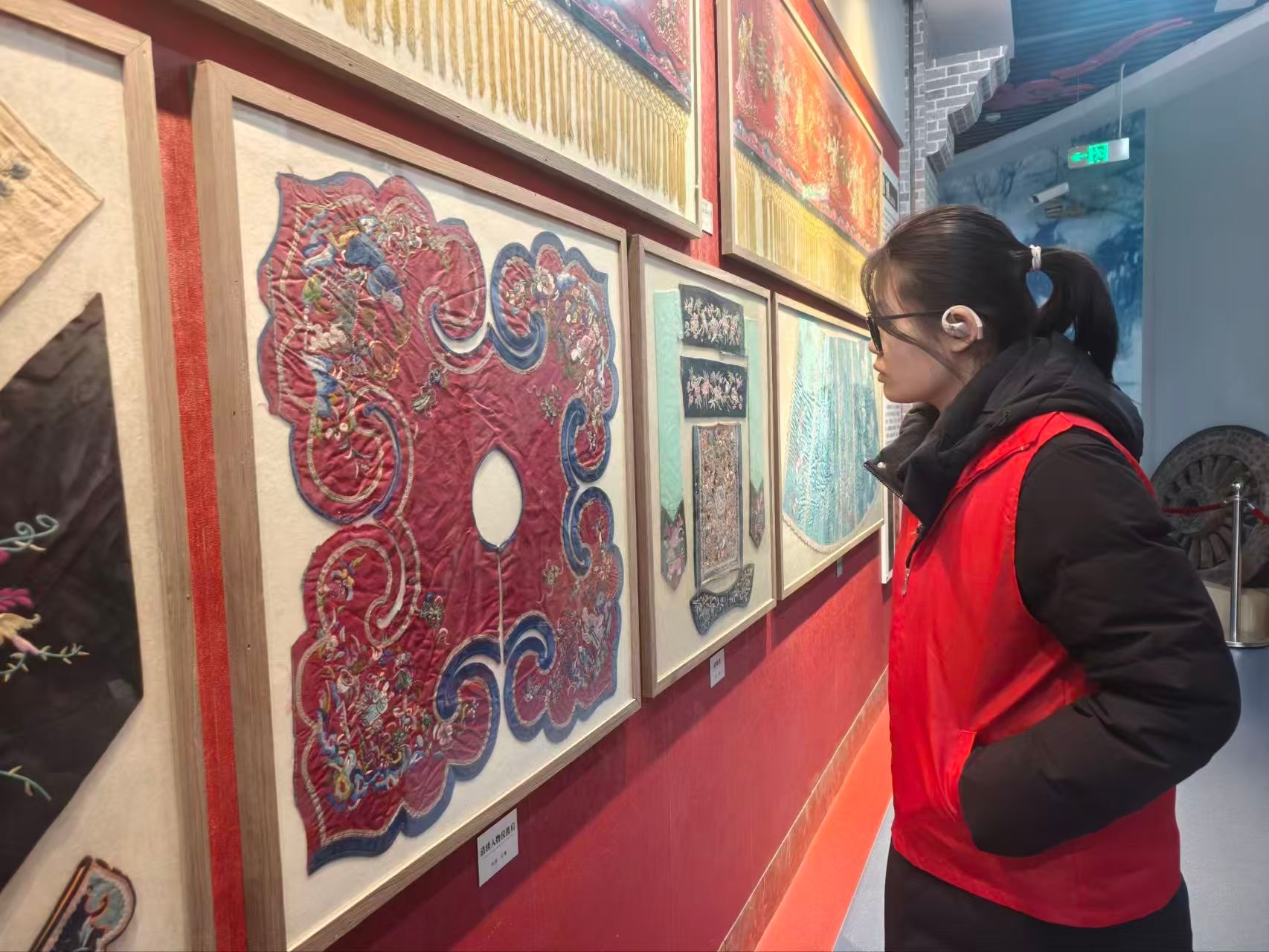 秦岭笑谈大学生寒假社会实践 拾贝史海，剪刻文心2月4日，曲阜师范大学传媒学院“吕