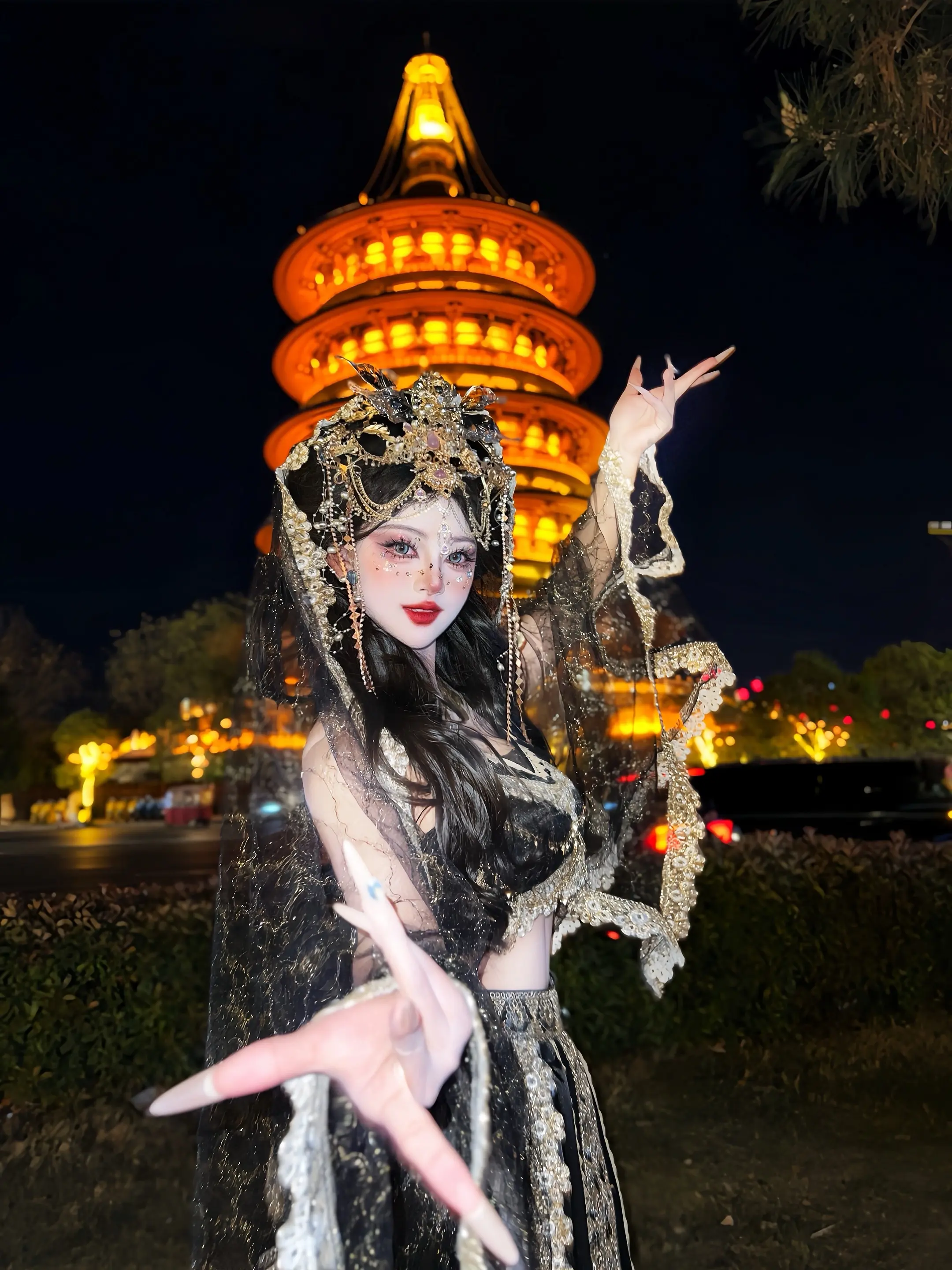 黑夜里的一颗明珠。