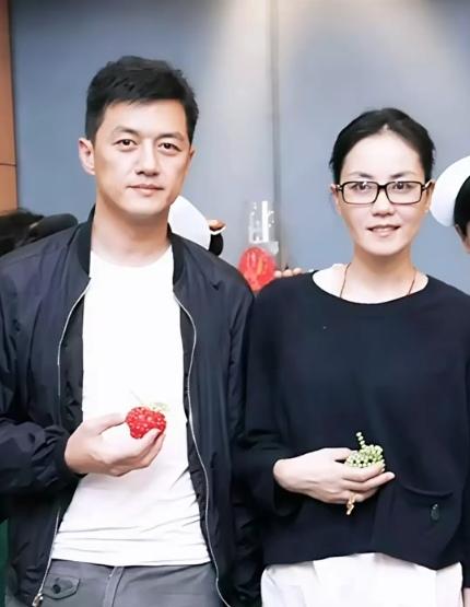 2016年李亚鹏深陷4000万债务风波，这笔烂账王菲半分没沾，早已用行动划清了界