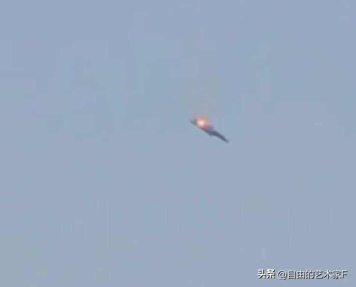 突发！美F15被科威特击落，飞行员弹射逃生，大使馆冒浓烟

就在刚刚科威特的上空