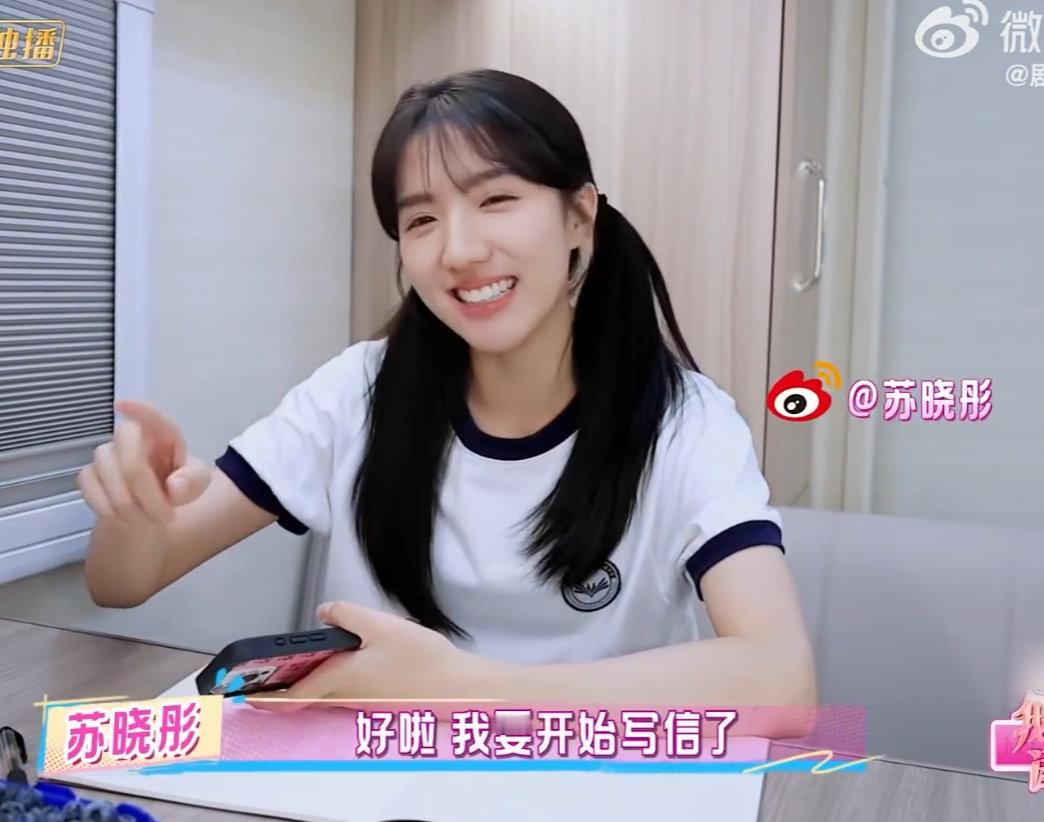 苏晓彤谈第一次去妈妈的幼儿园以前总怪妈妈没时间陪自己，现在才明白，她陪的是一群“