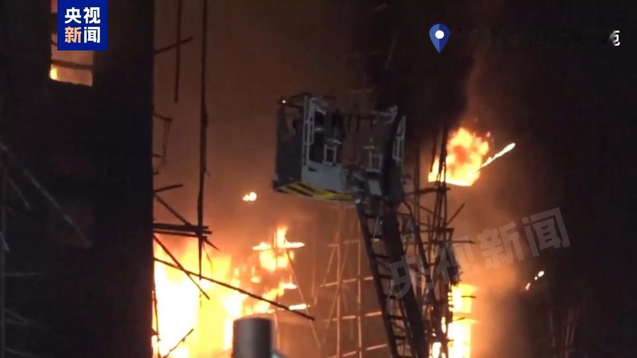 可怕！
香港大埔火灾已经44人遇难了
令我感到困惑的，是这场大火的原因

网上众