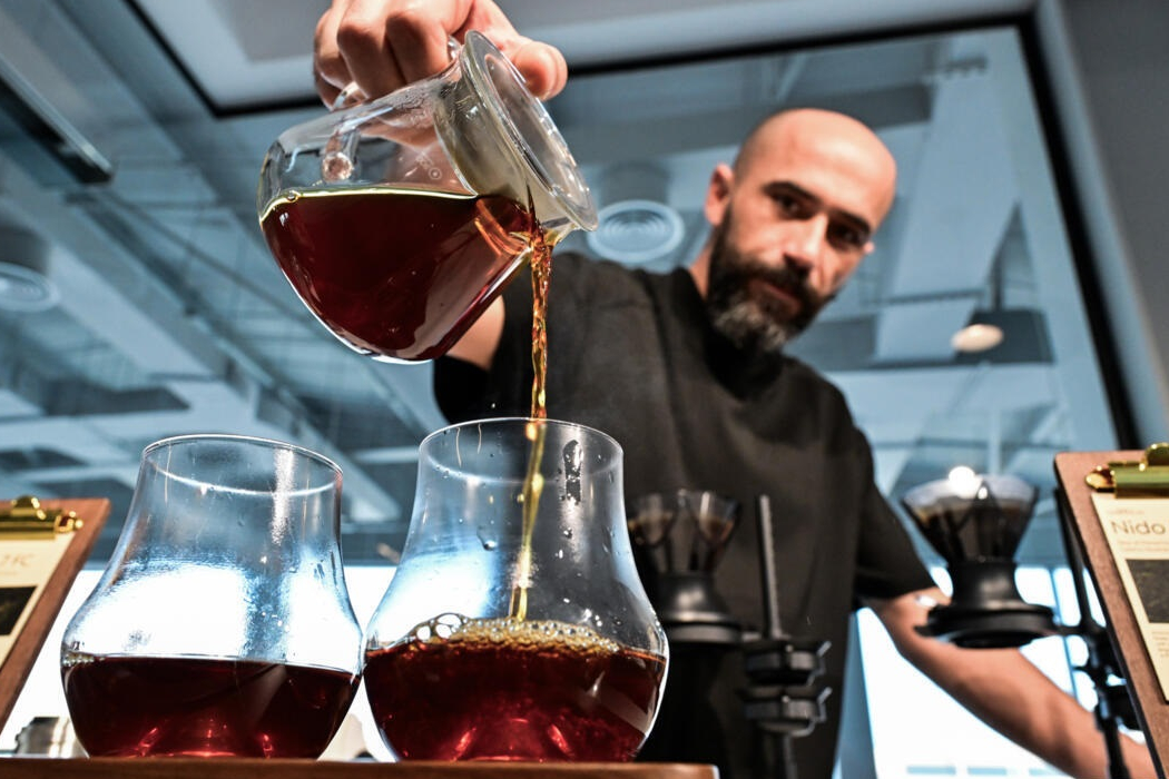 #迪拜全球最贵咖啡每杯近千美金#【#迪拜推出全球最贵咖啡#】据法新社10月31日