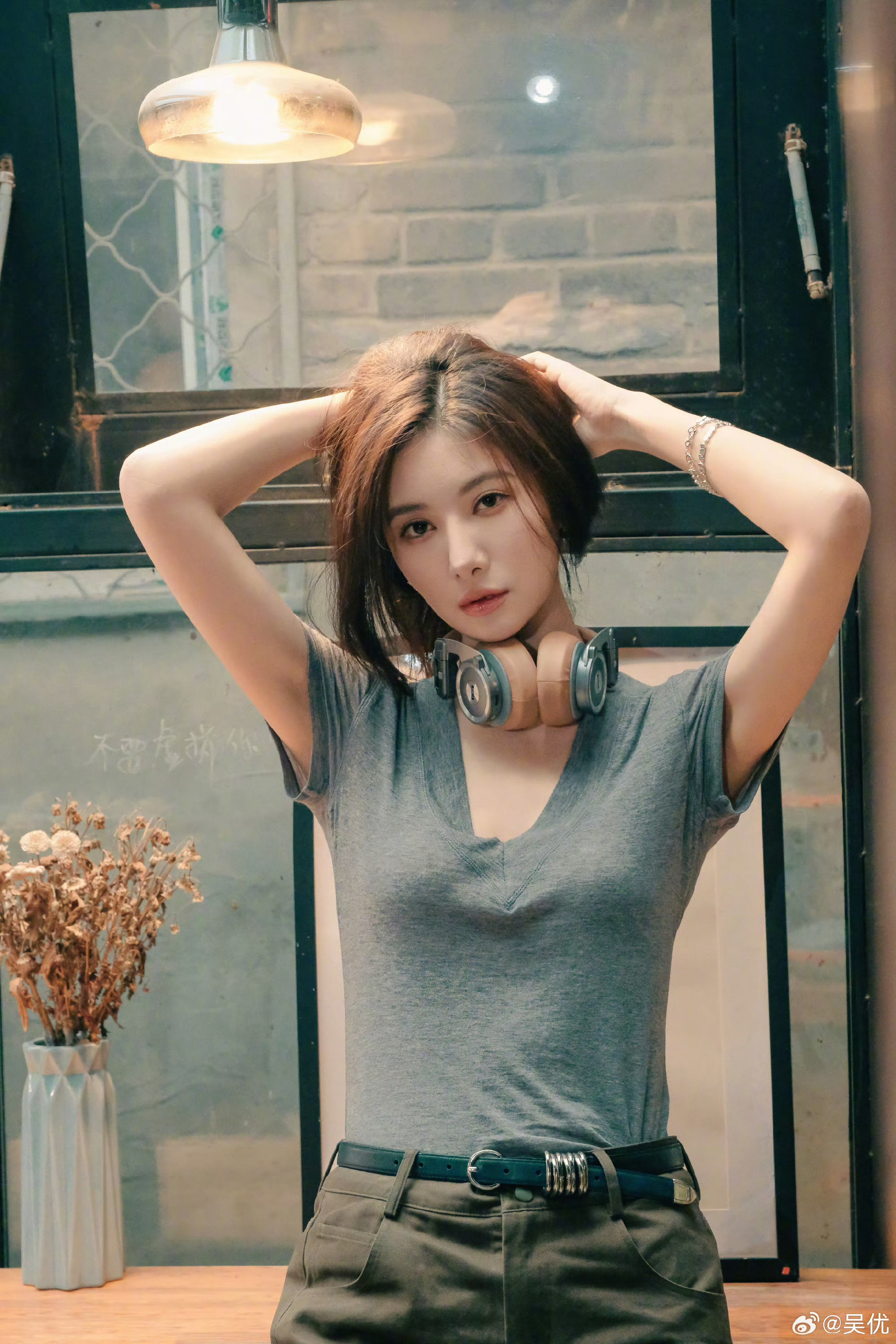 吴优贴脸开大周冬雨笑不活了这是真闺蜜。。就这样贴脸开大最好玩了哈哈哈哈哈哈哈哈哈