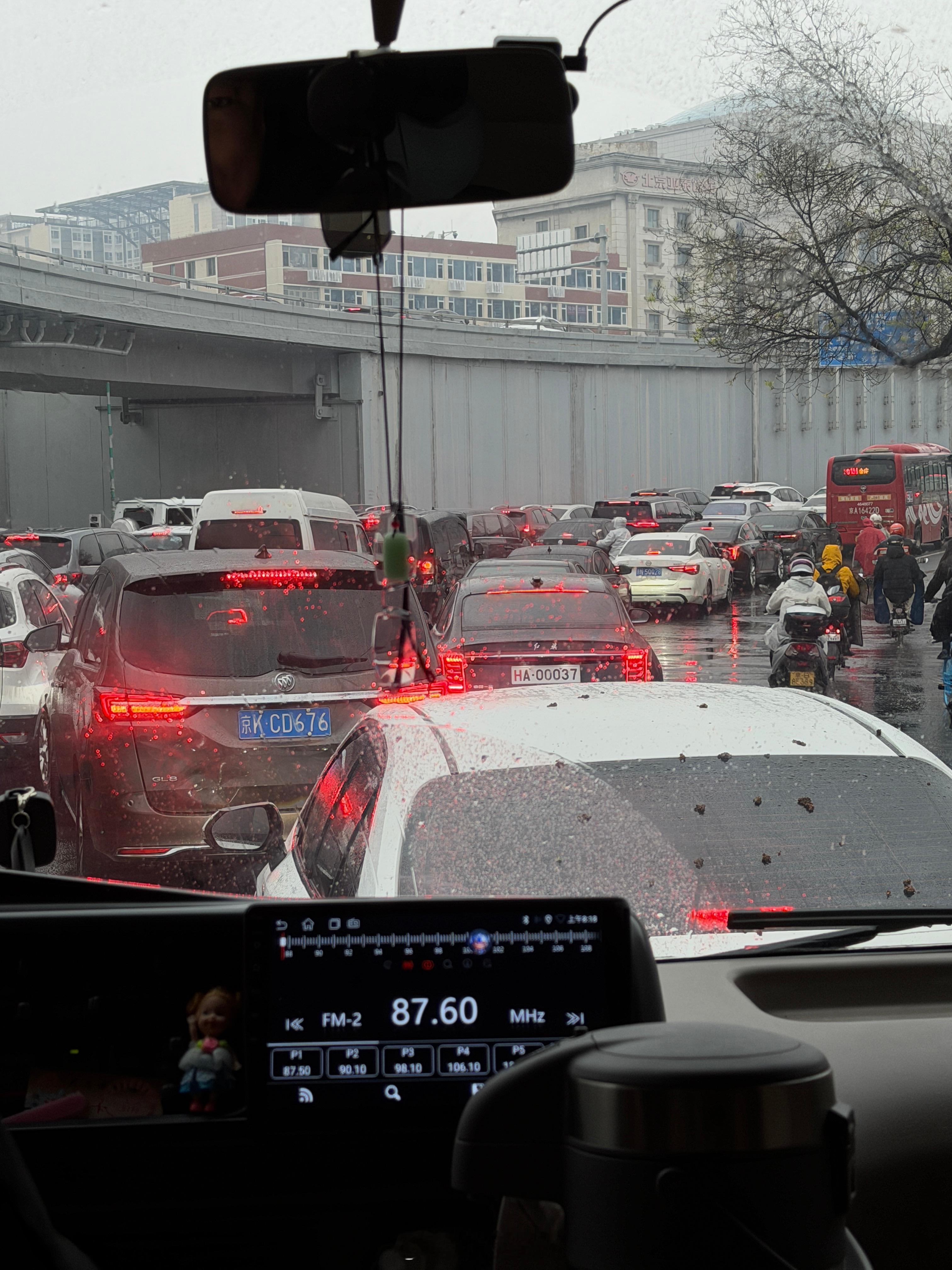 据北京交管部门统计，2025年我市电动自行车亡人事故占全部亡人事故总数的35%。