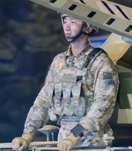 穿戴式设备都齐了图2驾驶员前面是什么？陆军老大哥热点观点烽火问鼎计划 ​​​