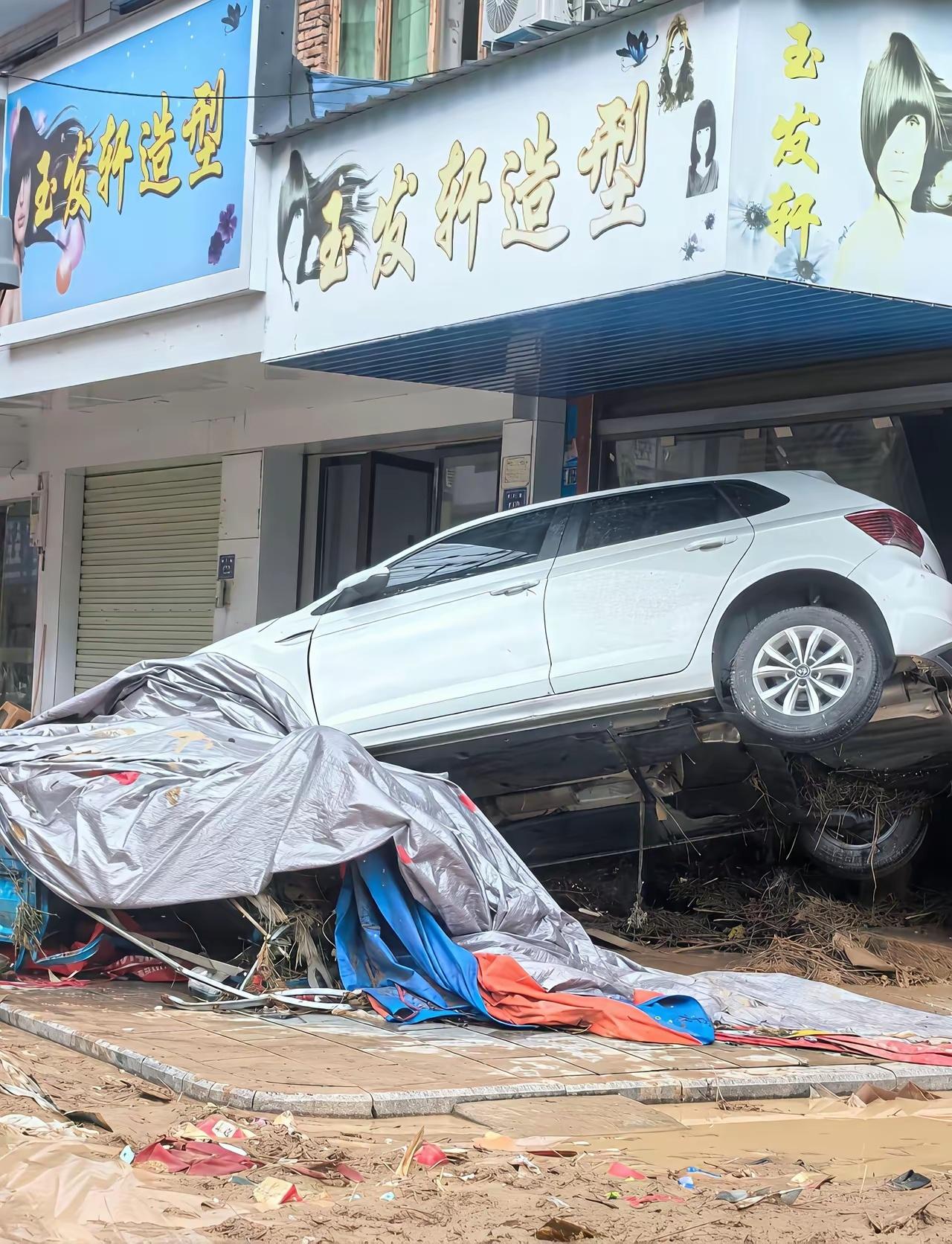 行医者父母心，要想悬壶济世，除了医术好，心中还要有菩萨心肠。菩萨为巽卦，巽为大慈