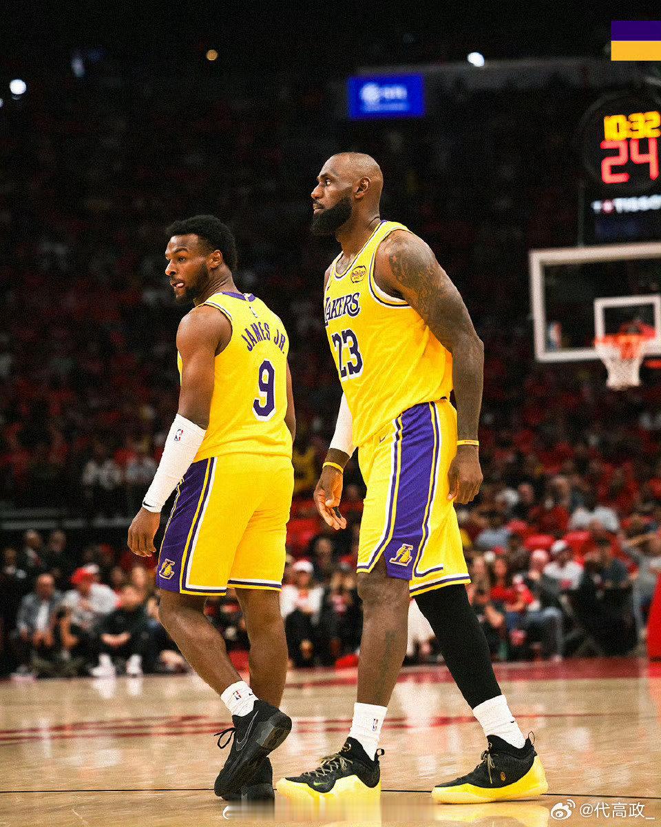 都不看好你 偏偏你最争气 GOAT詹姆斯突然意识到 这是儿子最有可能获得总冠军的