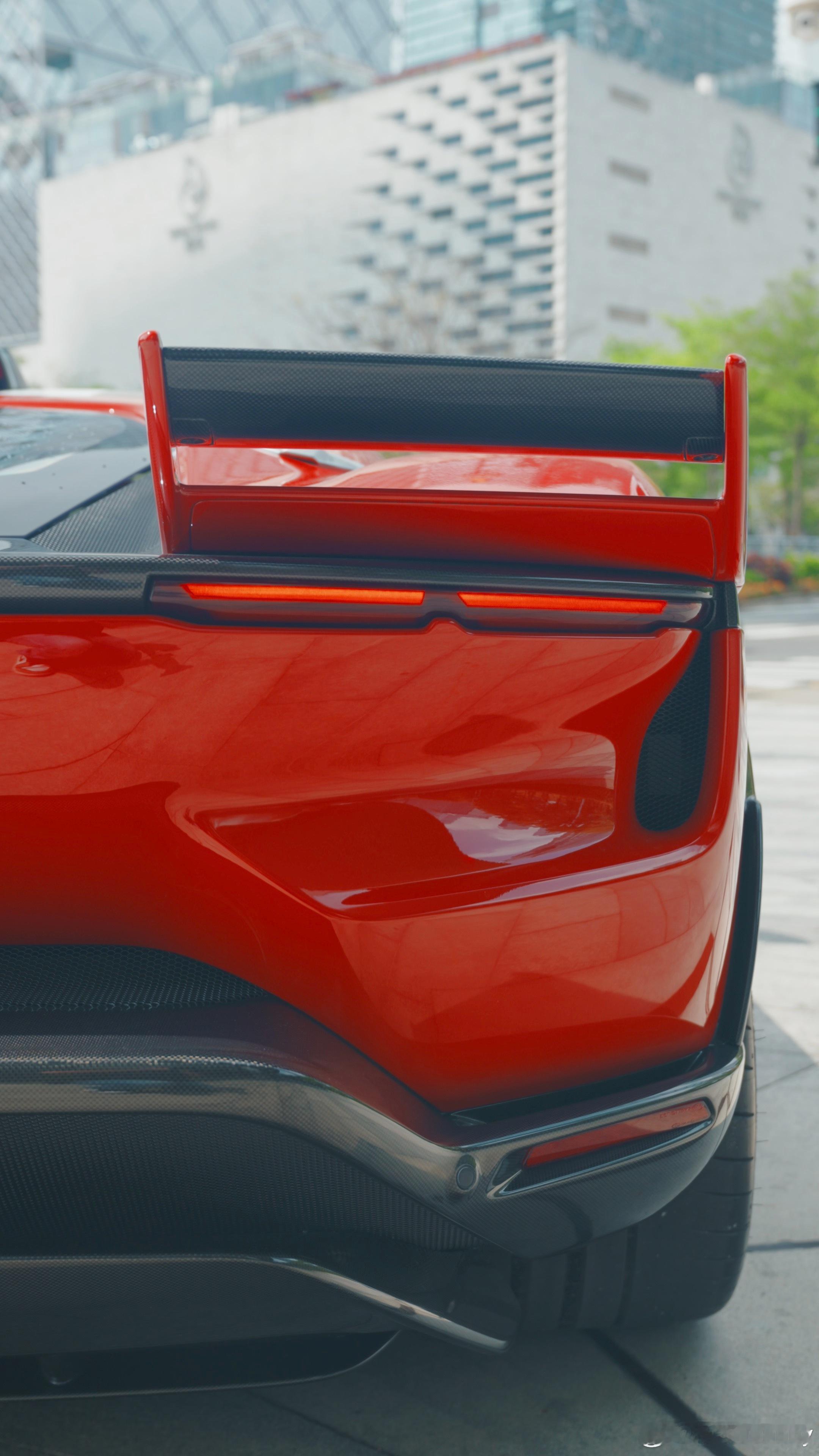 我拍的红色法拉利帅不帅？法拉利