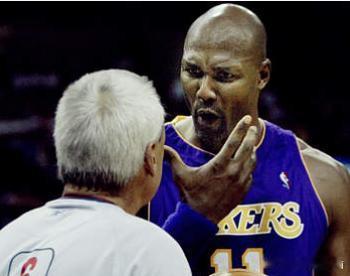 【湖人又变阵了！9场第6套先发】北京时间11月13日(洛杉矶时间11月12日)，