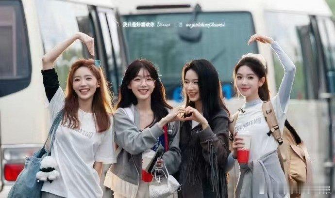 祝女孩们都勇敢一点乘风2026看姐姐们乘风破浪，愿所有女孩都自信坦荡，光芒万丈 