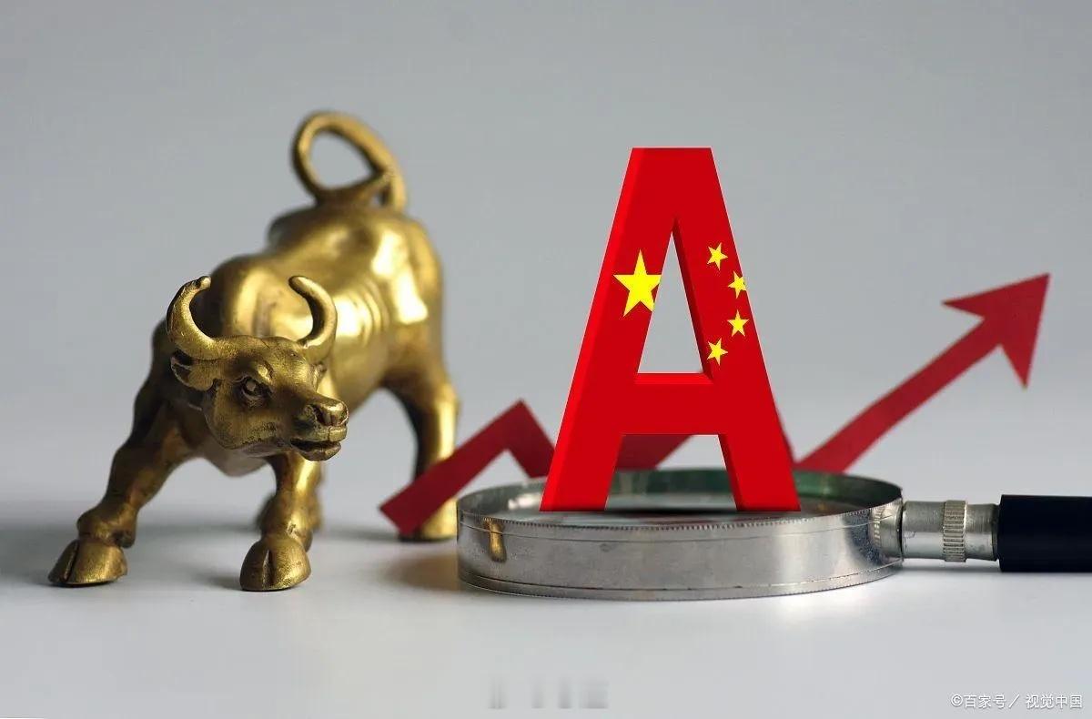 大盘今日低开后冲高回落，最终收出一根震荡十字星，走势与早盘预判完全吻合。上午指数