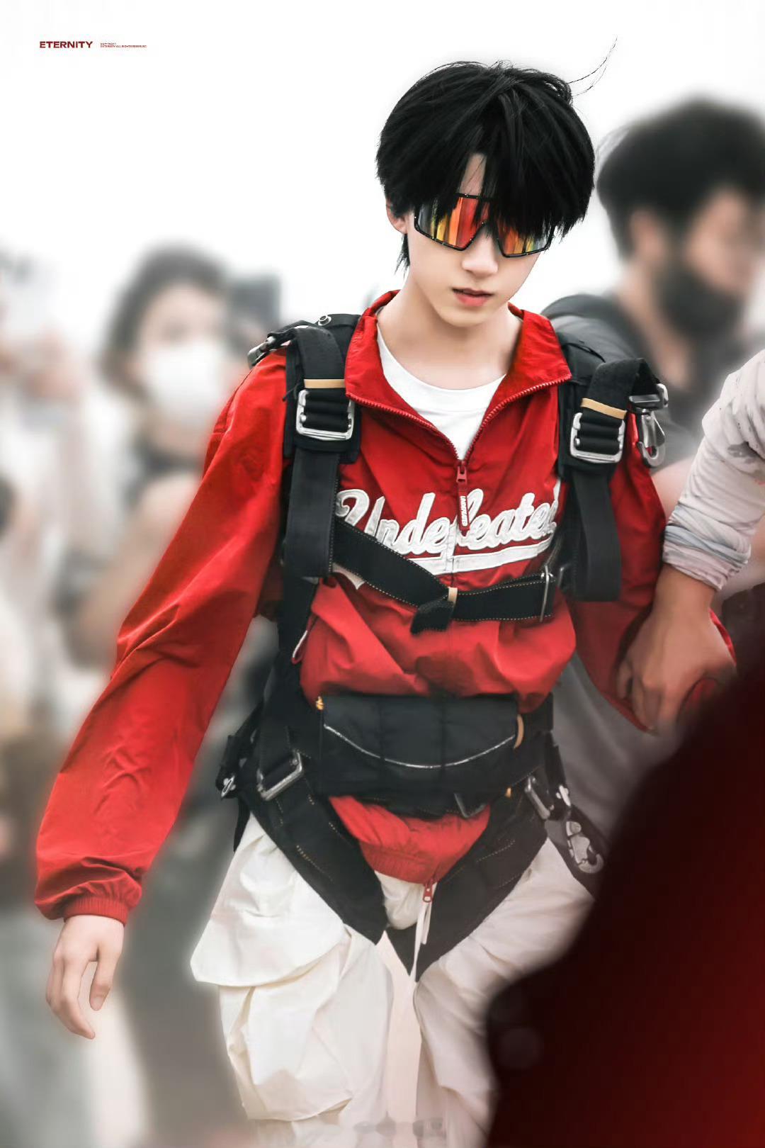 杨博文四代唯一兔塑真帅真有气质，妥妥红衣的统治区没有人会不喜欢杨博文，他太权威了