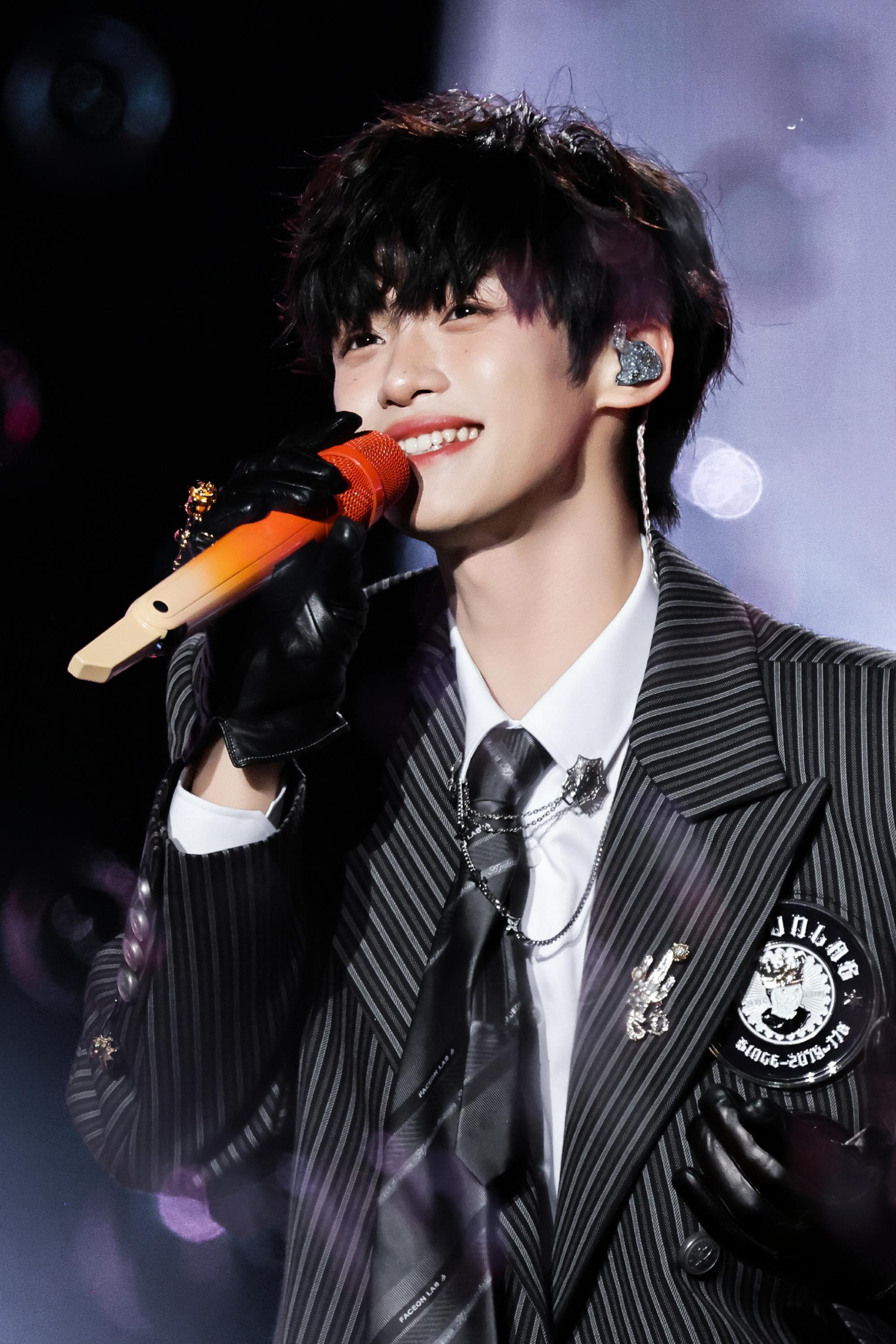 梓渝游点意思2026巡回演唱会 zy网易严选代言人梓渝 我喜欢的少年打天上来，他