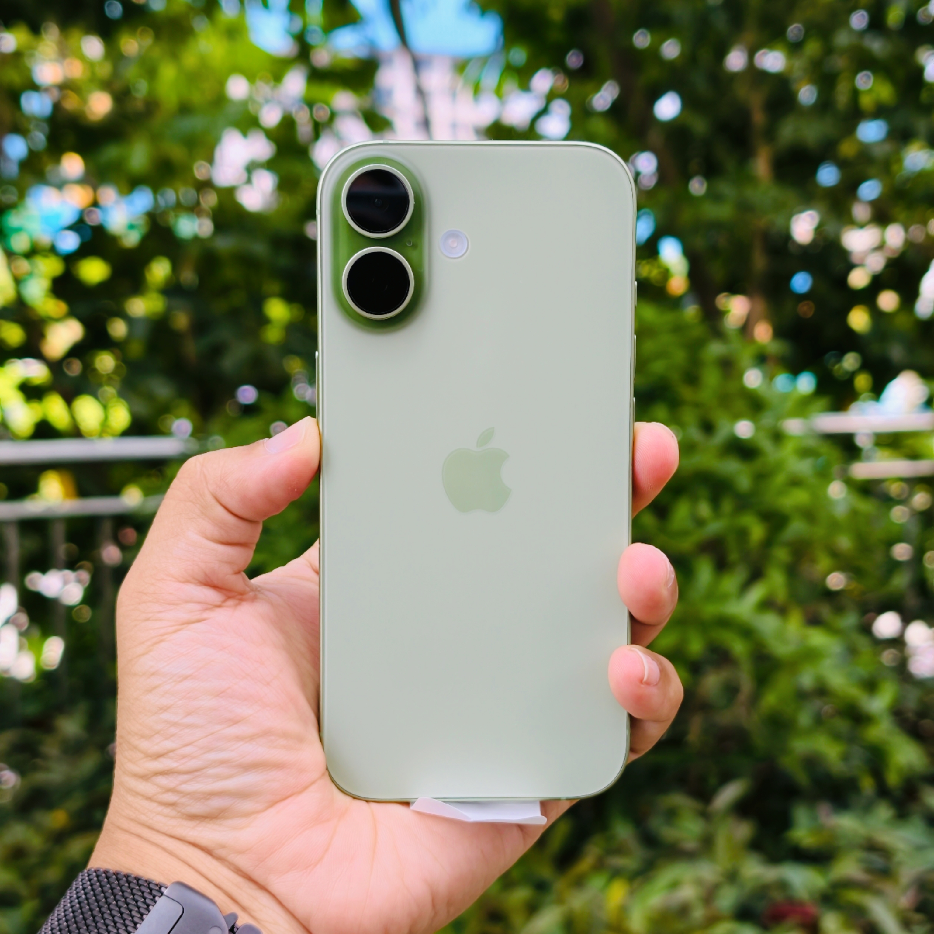 今年的iPhone 17多一个高刷，丝滑体验提升好几个维度，最强基础版不为过。如