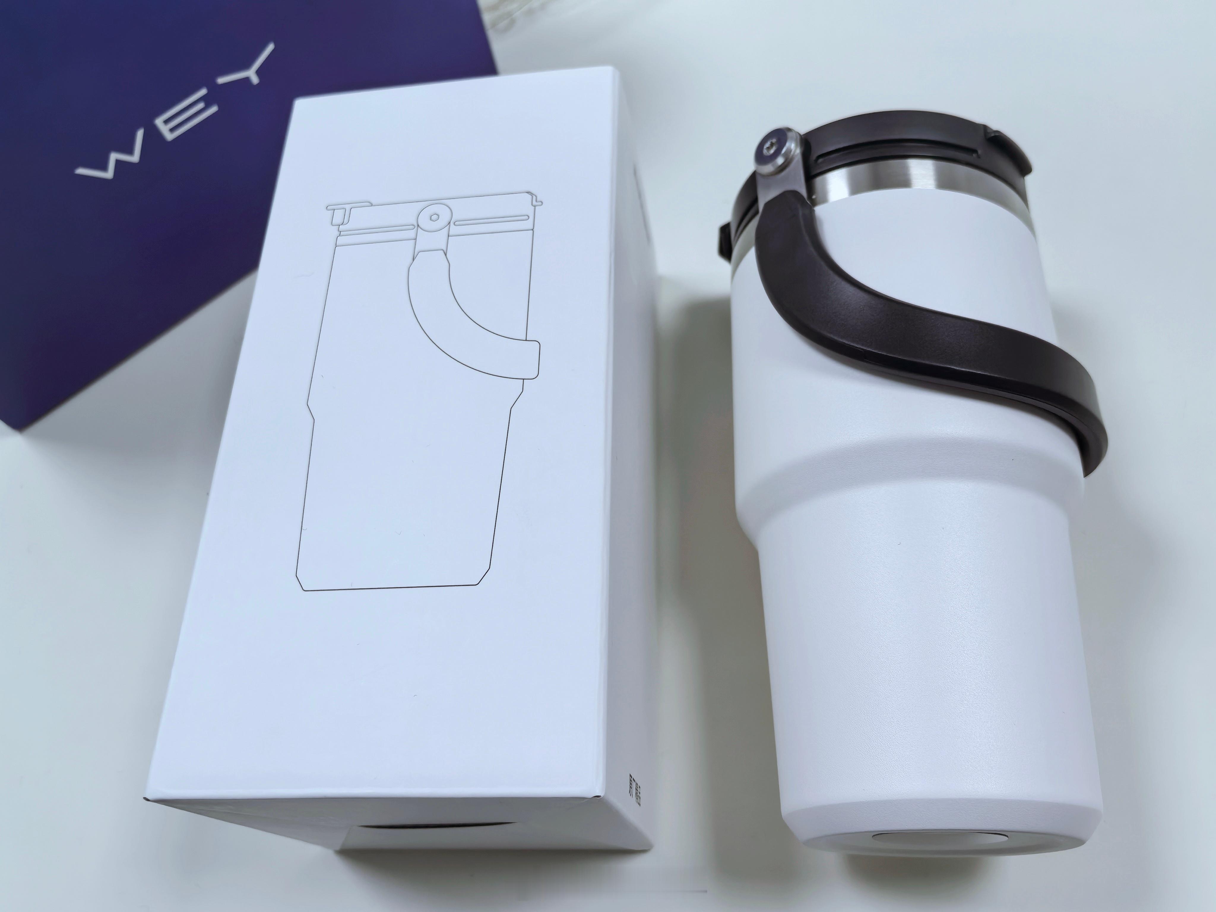 再给铁粉抽一个【长城魏牌的保温杯】，车载家用都行，咖啡茶叶都行，颜值在线，品质硬