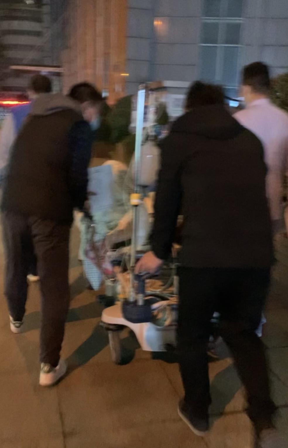 我爷爷突发脑梗，是家里的猫救了他
2021年10月的一晚，我爷爷吃完晚饭早早就睡