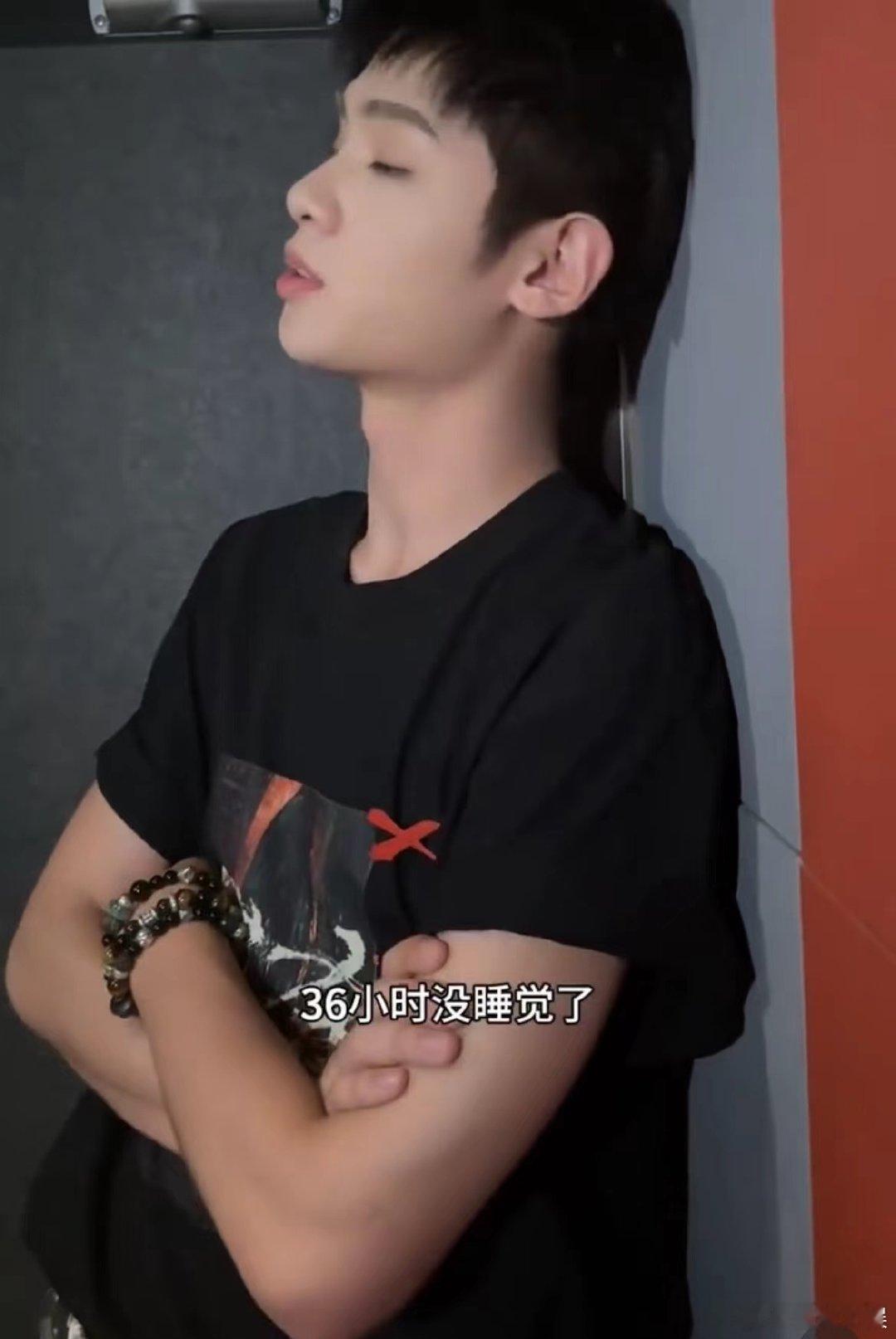 #黄明昊36小时没睡了#黄明昊没想到这么长时间已经没有睡觉，这也是一个非常不容易