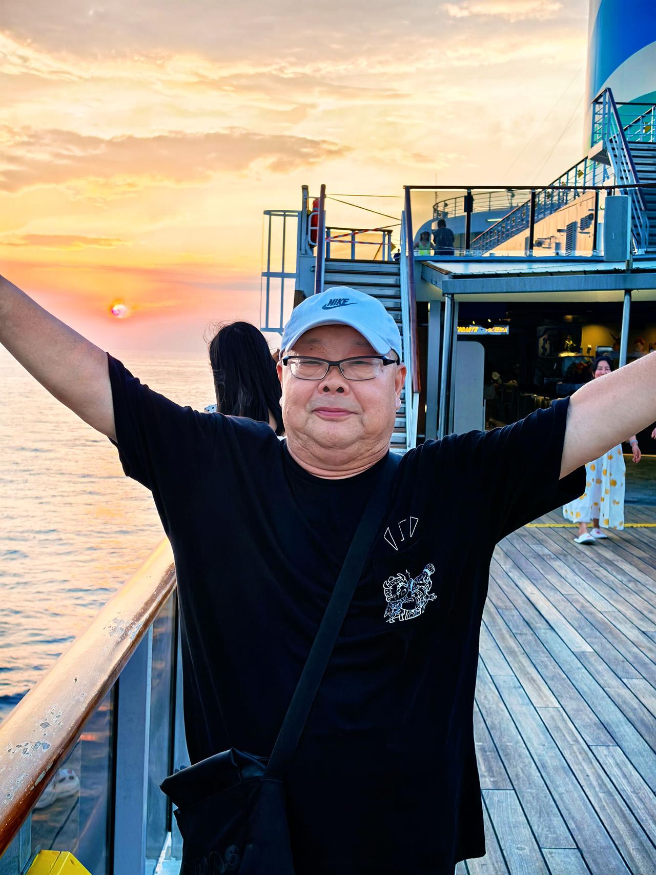 离开日本返航途中，航行中，航安，🌺🎉🍎🌹🎁👍🙏