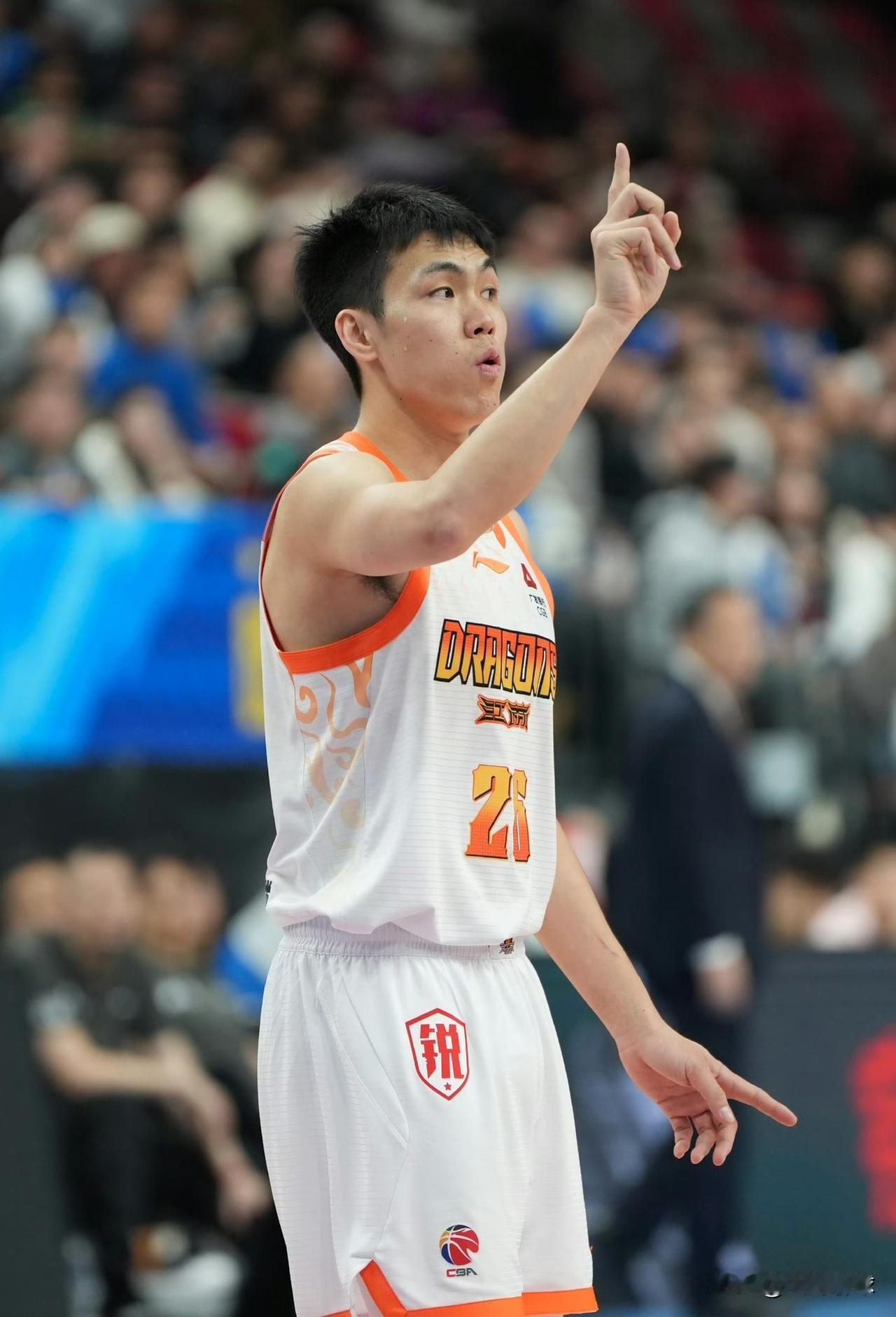 看来“广西超跑”庞峥麟已经不限于最佳新秀、入选全明星首发的讨论范畴了，对位国家级