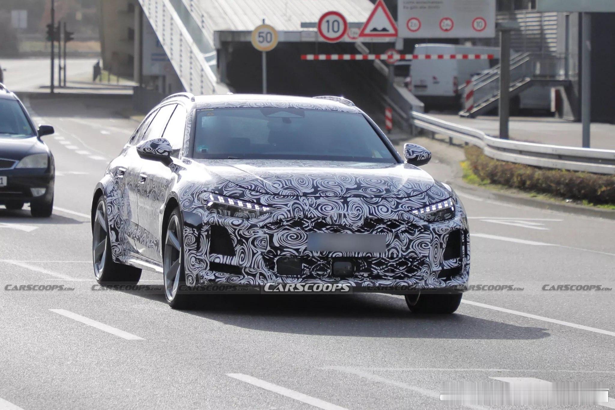#这是你要的潮车吗# 全新RS 5 Avant PHEV测试照，其实就是现款RS