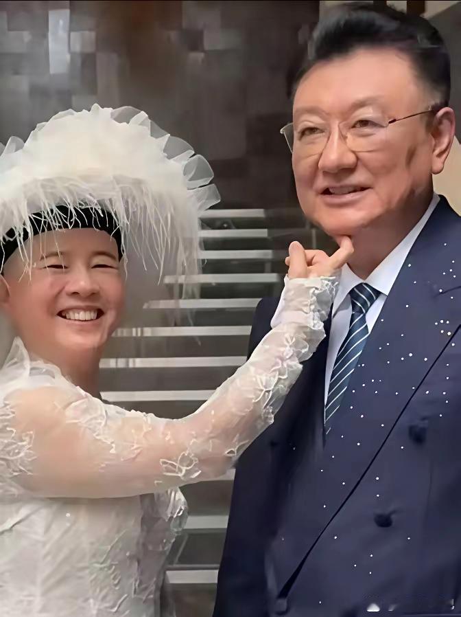 为什么有人说金龟子不好看也有人讲她挺好看的，比花花绿绿的大妈强多了，尊重每个人的
