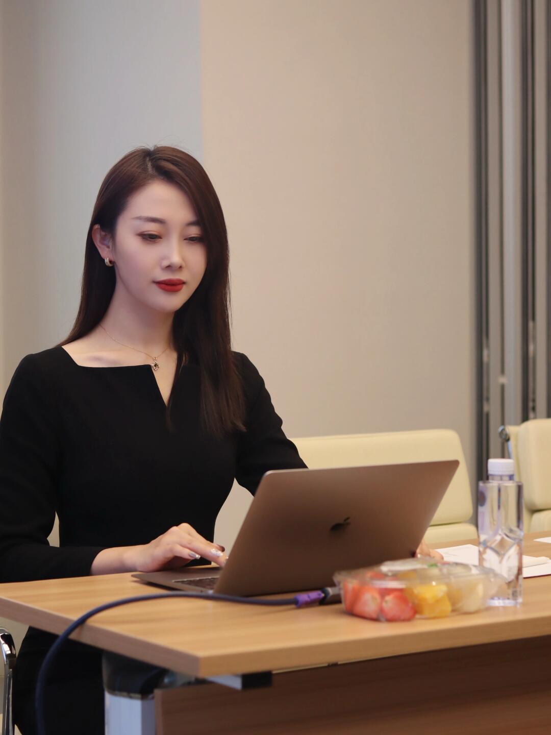 律师姐姐内习公司法 | 同事说我造型很知性