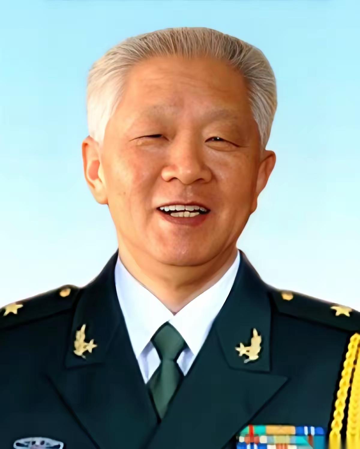 1981年，华国锋退下来了。组织上的人找到他的秘书曹万贵，几份调令，“啪”一下摊