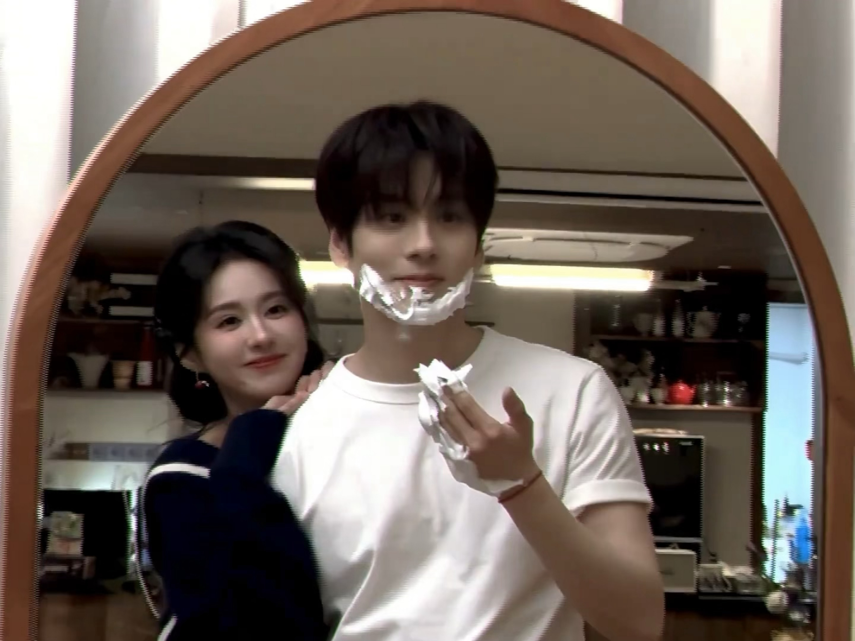 我承认魏哲鸣郑合惠子这个cp物料勾引到我了。。。魏哲鸣郑合惠子拍立得合照魏哲鸣郑