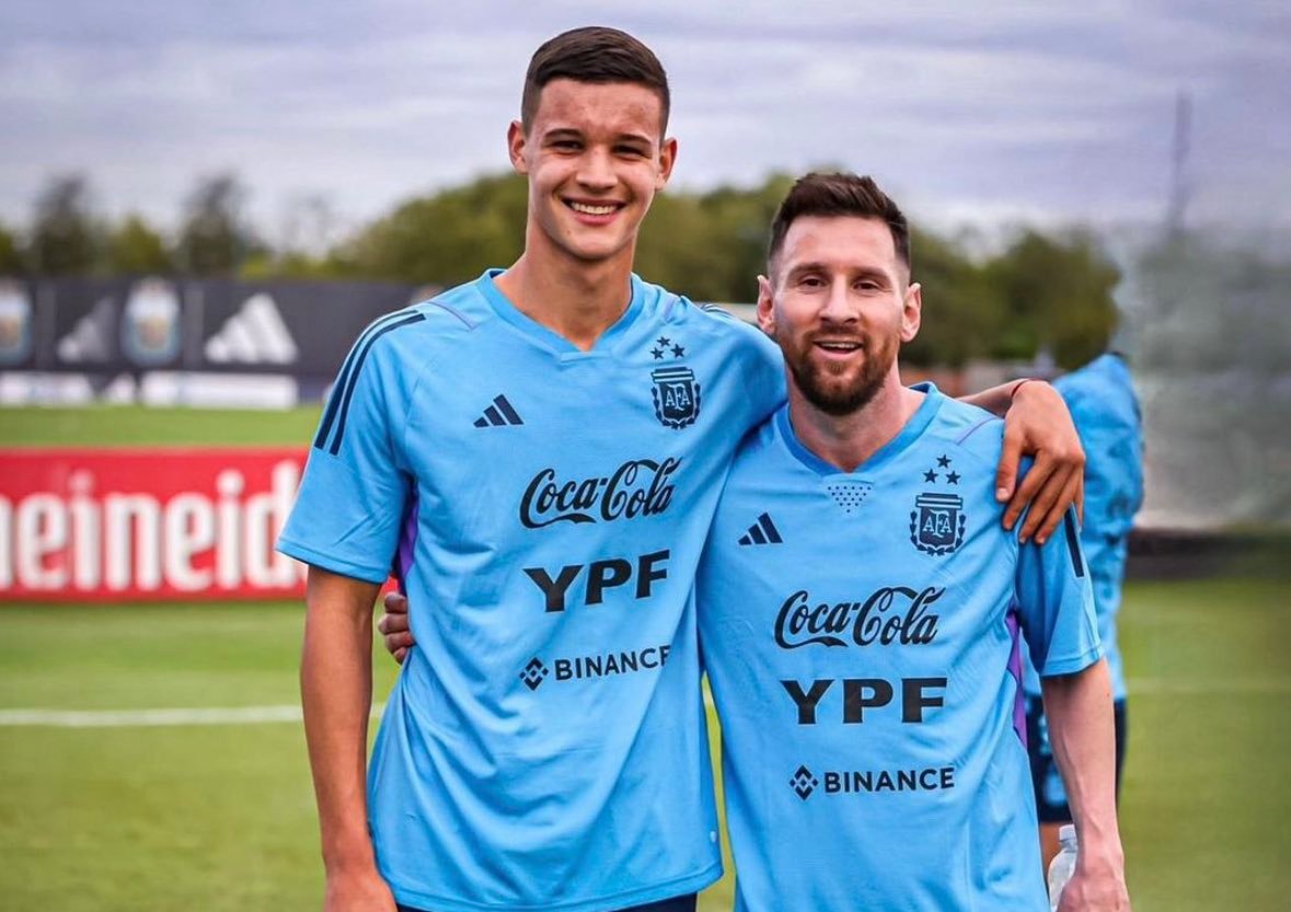 听说你纯这不是缺前锋，冬天能召回卡波尼吗？反正在蒙扎也没有锻炼机会，能跑、能串联