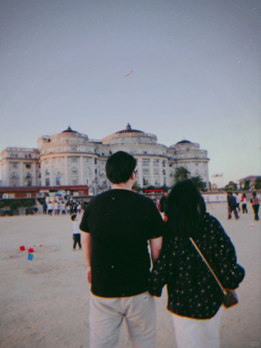 你有没有发现周围夫妻和睦、日子安稳的，有个共同点：除了工作，没有多余社交，朋友也...