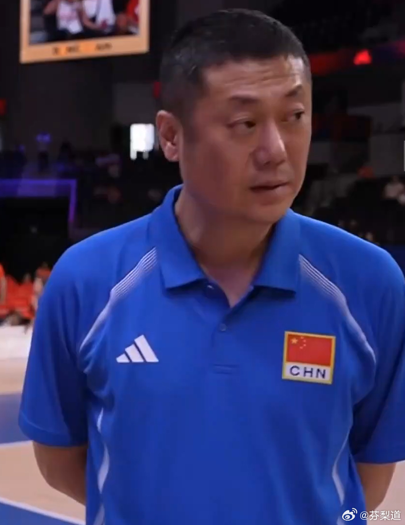中国女排vs巴西女排2026年世界女排联赛赵勇赛中访谈：首先需要我们这些几点攻做