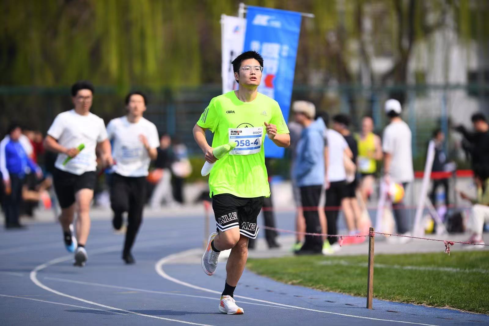 这届大学生主打吃练两不误大学生在吃和运动中找平衡当代大学生在保持好身材这块还是太