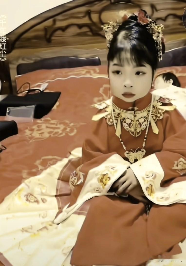 我都不敢想象，这么小的媳妇接回去不是残害生命吗？
刚才看了一个视频，新娘子只有六