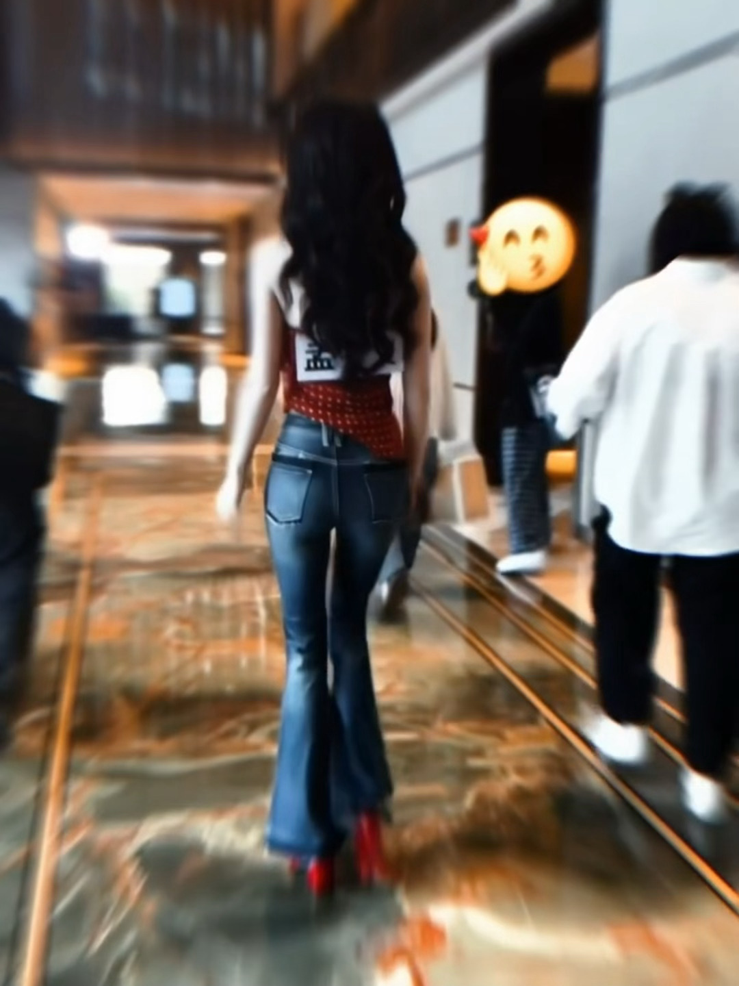 孟子义腰臀比，走路腰部发力完全是摇曳生姿具像化奔跑吧路透