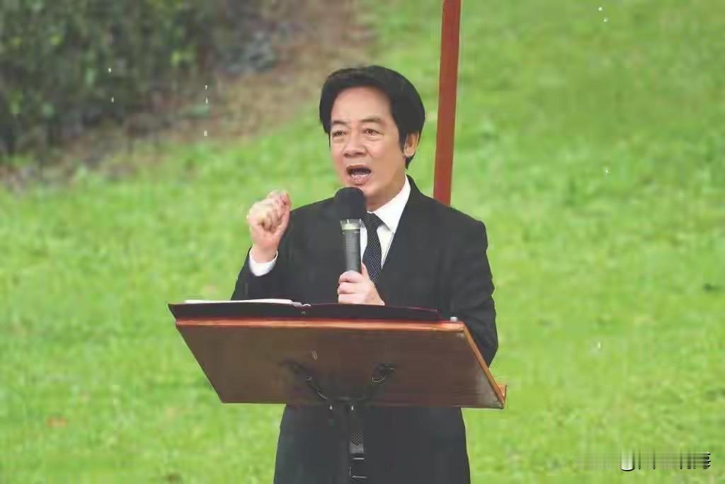 据媒体报道，8 月 17 日，赖清德宣布台湾计划明年每人发一万元新台币 ！
20