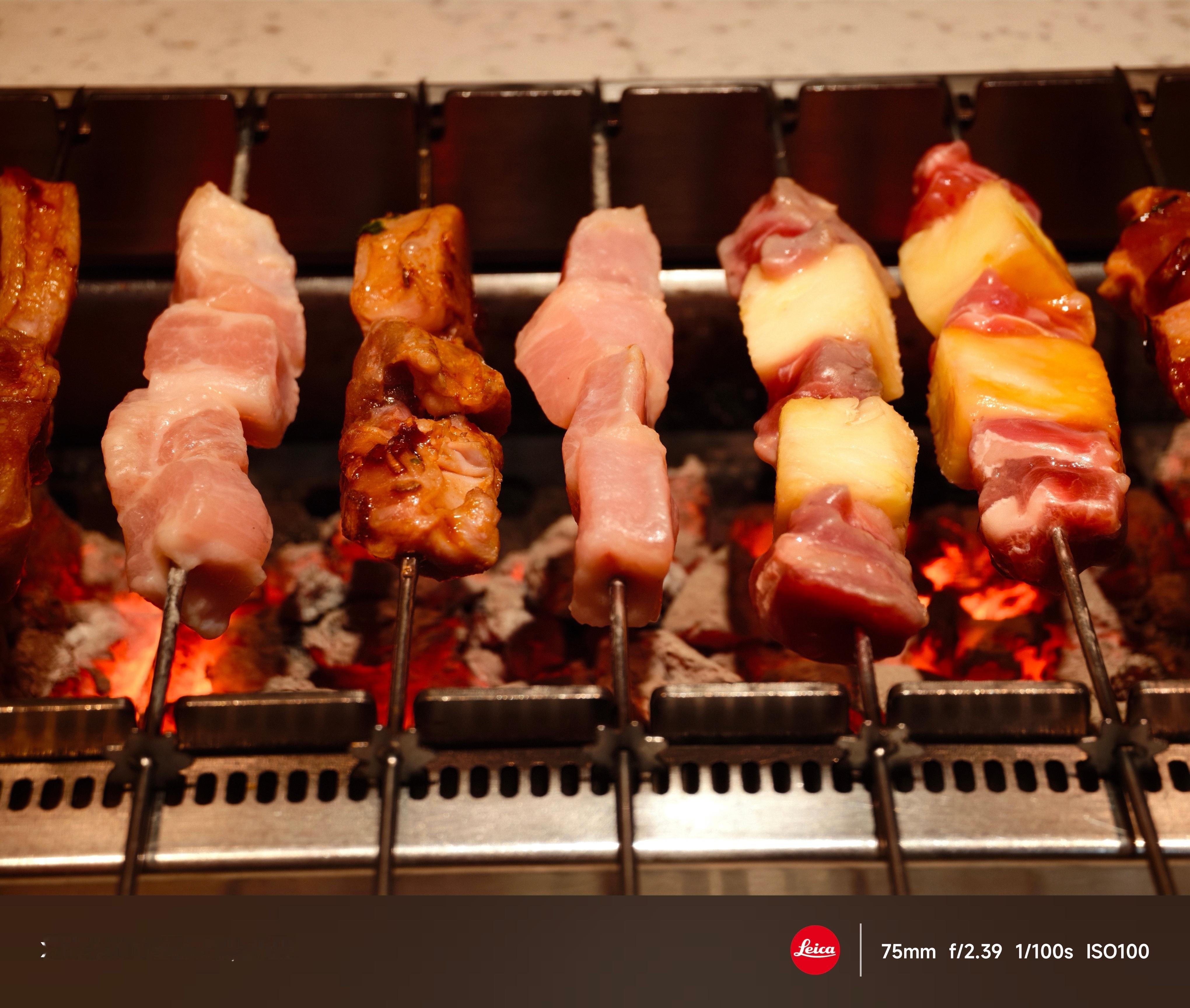 一个人也要好好吃饭，我这是徕卡烤肉。大伙儿跨年夜吃啥？