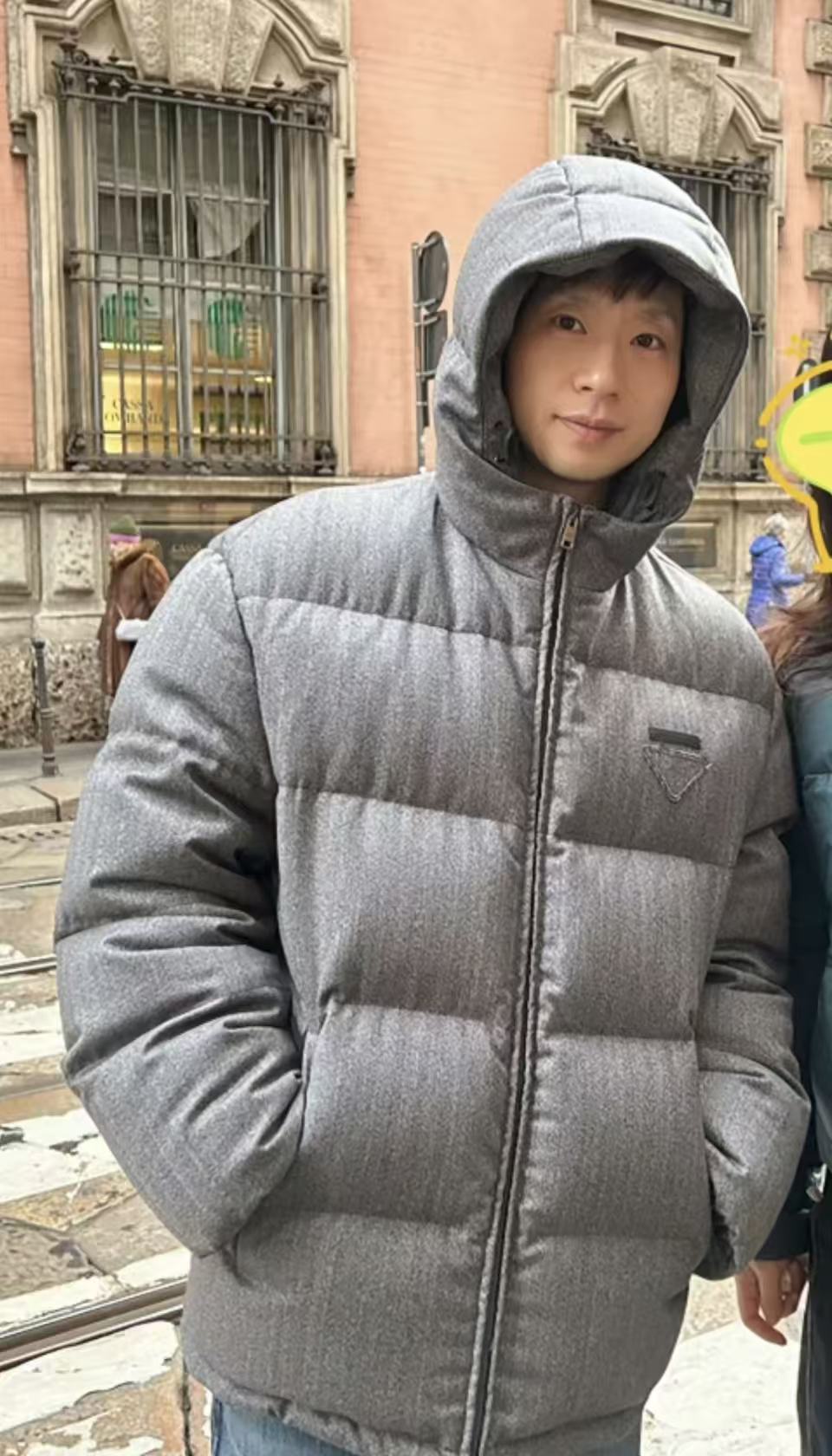 米兰街头偶遇马龙 米兰的浪漫街景里，龙队是最美的风景！他耐心与粉丝合影，笑容清爽