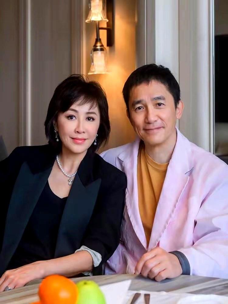 “女人不生孩子，人生不完整。”何赛飞话音刚落，刘嘉玲眉头一皱，当场回怼。

“我