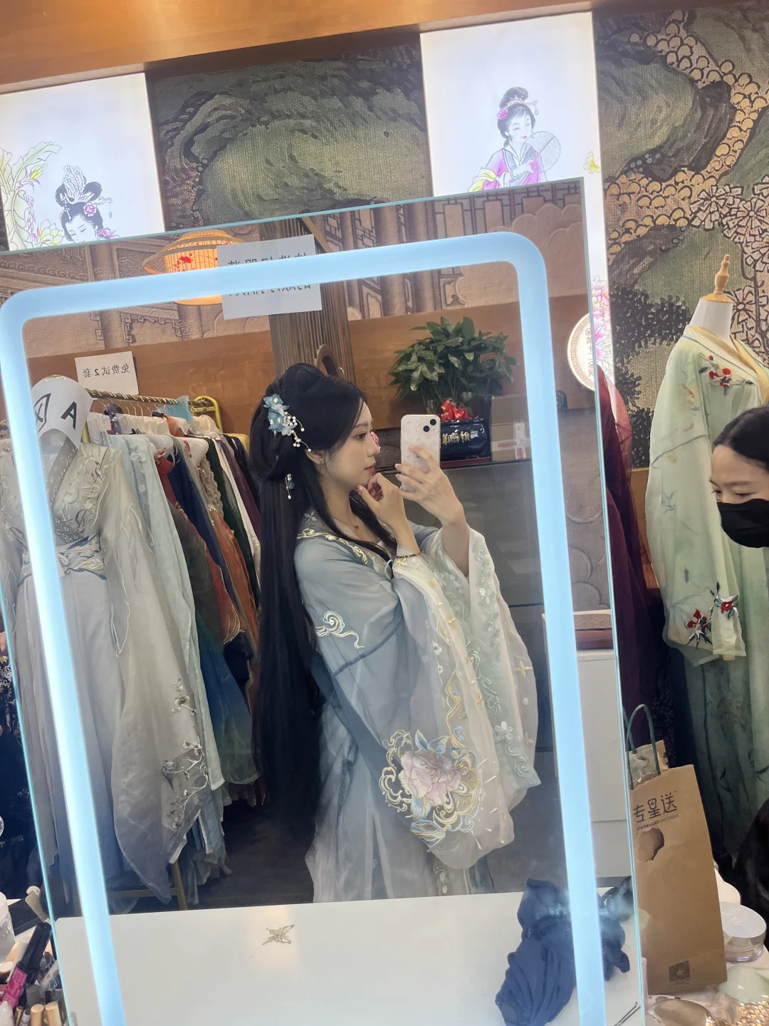 刚开始做完妆造我是要报警的程度🚔