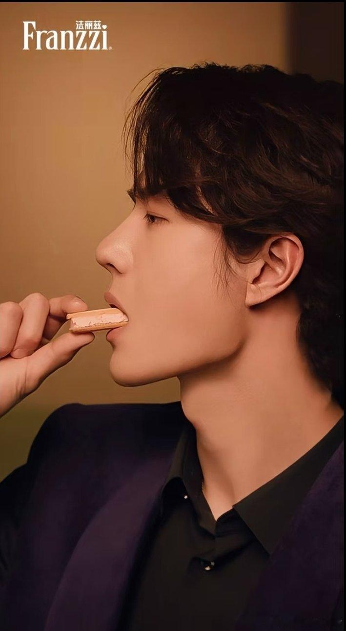 王一博饼干在韩国火了韩国人：我要去买“王一博饼干”。店员：这牌子叫法丽兹。韩国人