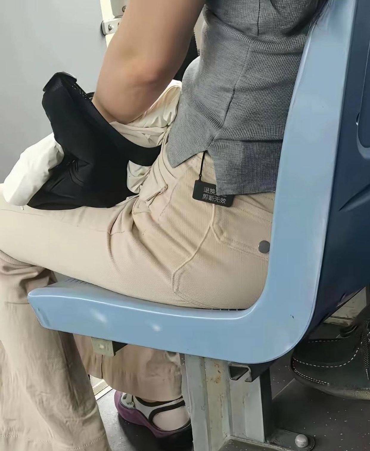 真有人这么明目张胆吗？？ ​​​
