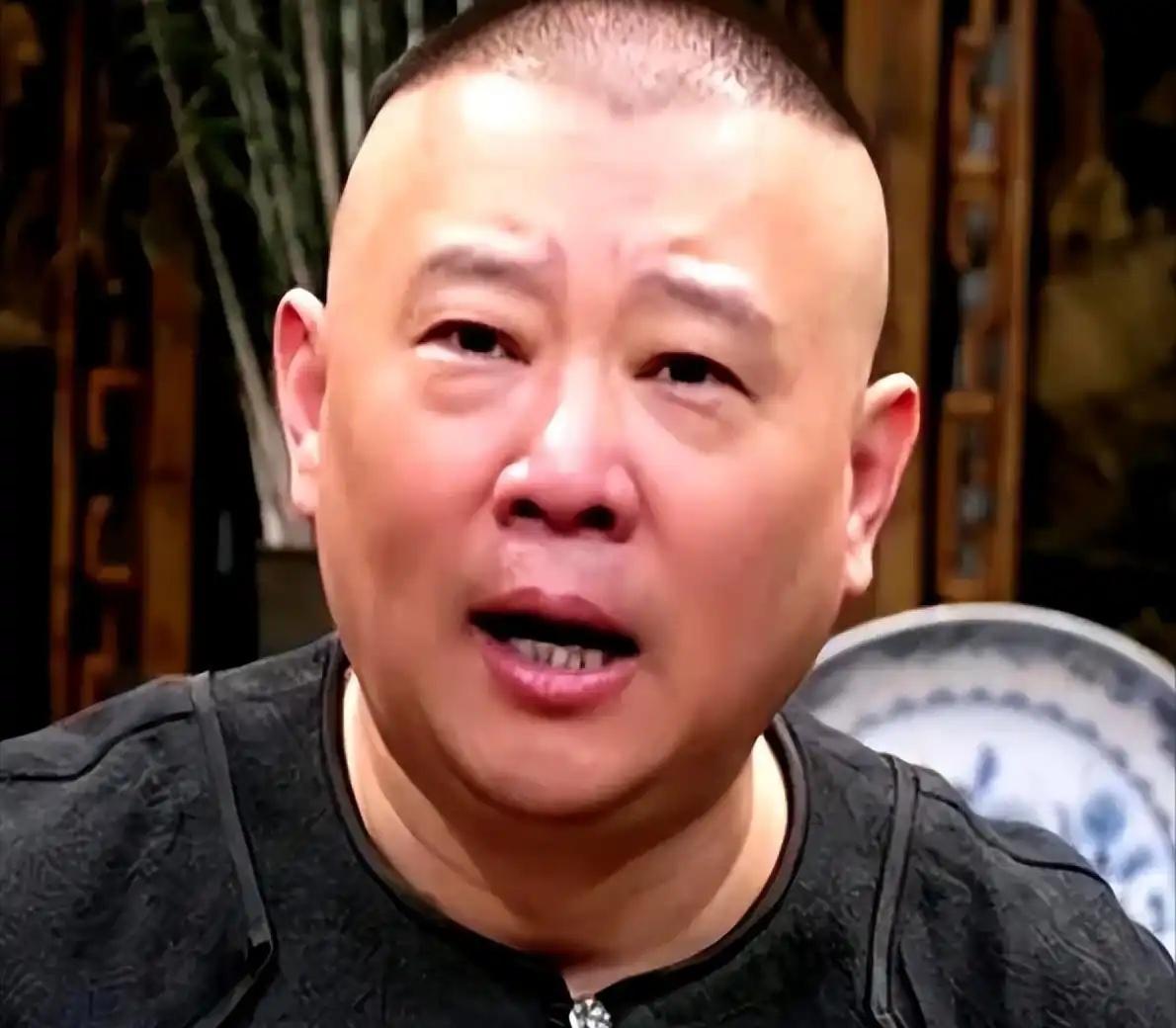 郭德纲真摊上事了，祸从口出，篡改红歌歌词确实有点“嘴欠”了。有些错误不能犯，身为