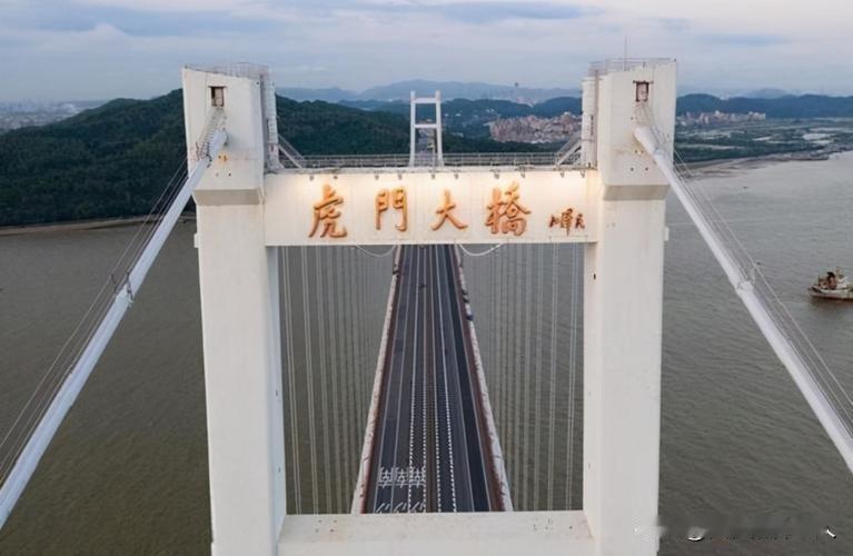 90年代，香港富商斥巨资建成了虎门大桥，他豪言：“等收回成本30亿，我就把这桥捐
