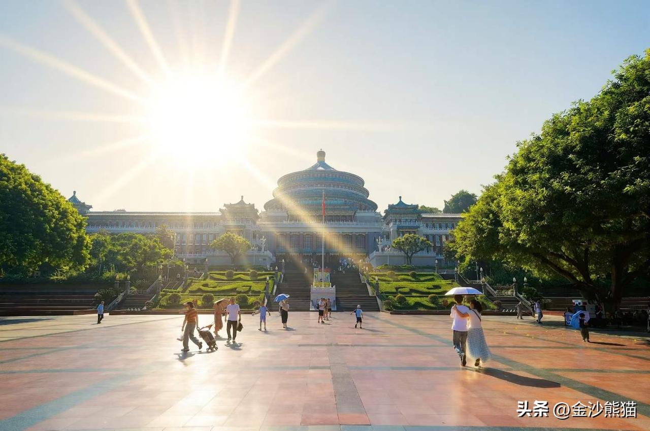 重庆的夏天，
这大太阳 🌞🥵
领教了🔥
图文原创：专业会展摄影   冯振伟