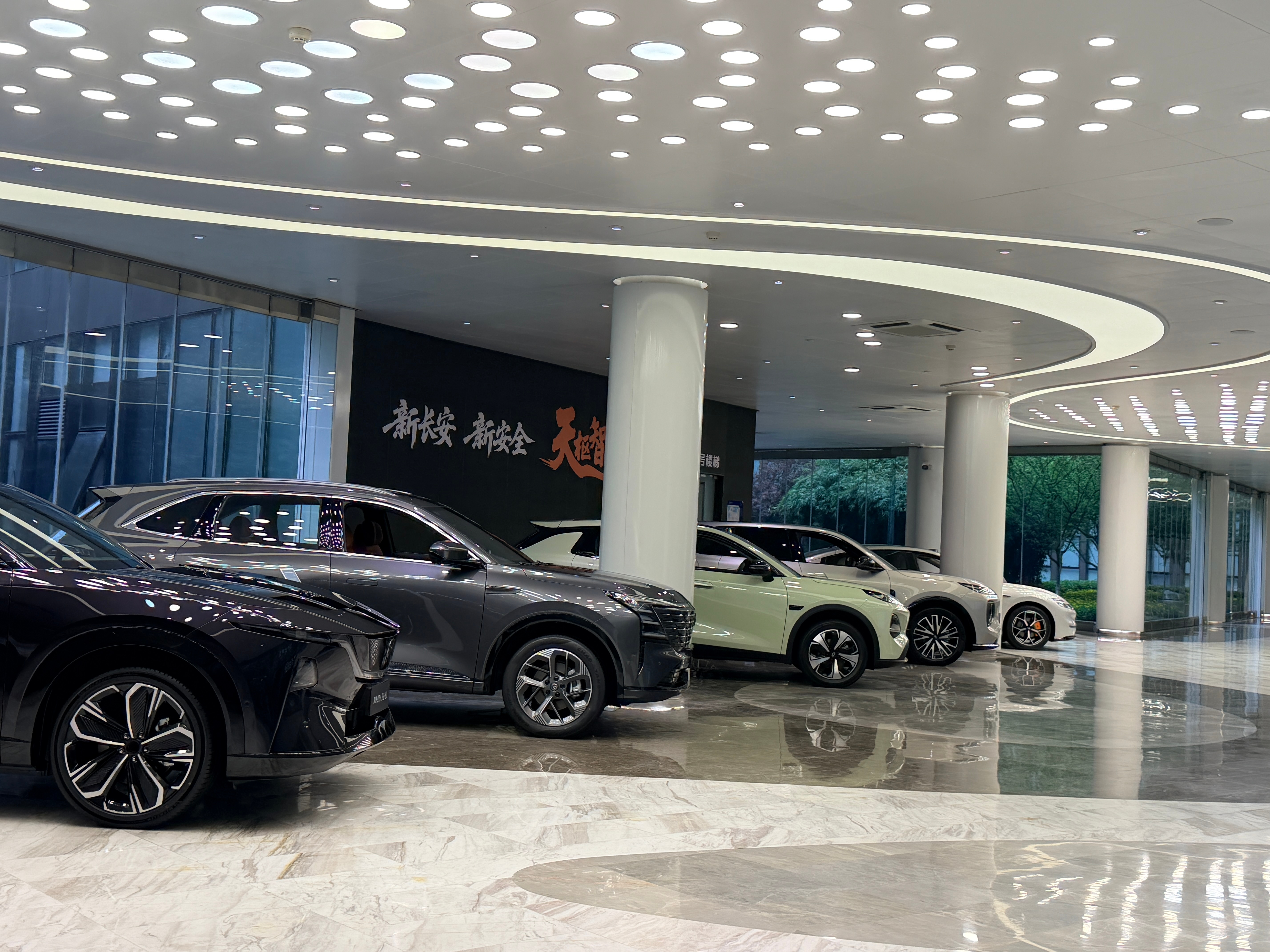 今天打卡深蓝汽车，从参观长安汽车新动力工厂到直播见证，再到深度试驾，全方位感受了