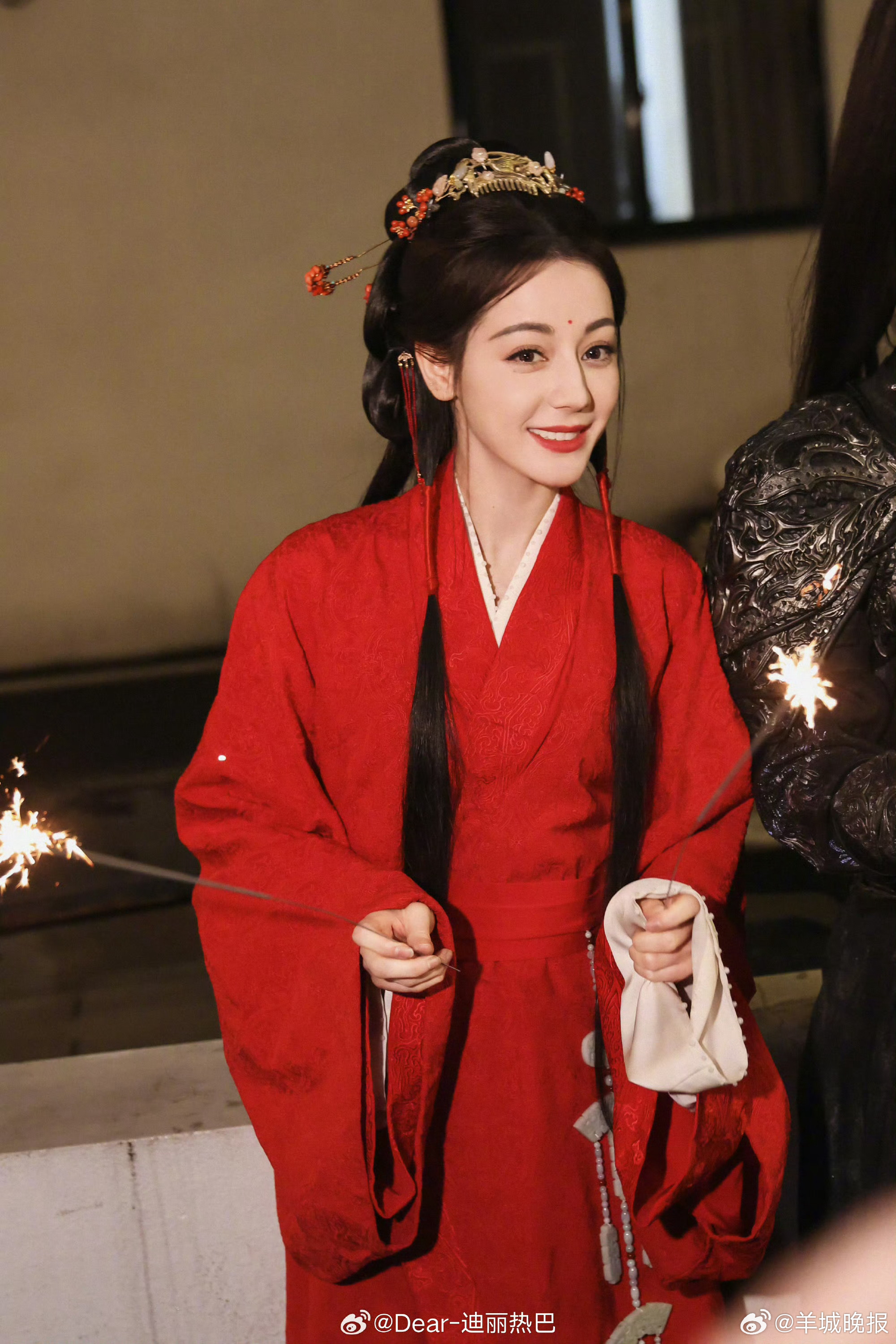【出图即封神！明星中式美学大片太绝了】盘扣斜襟藏诗韵，水墨竹影映风华。镜头定格的