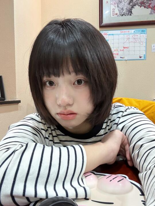 不翘边的短发