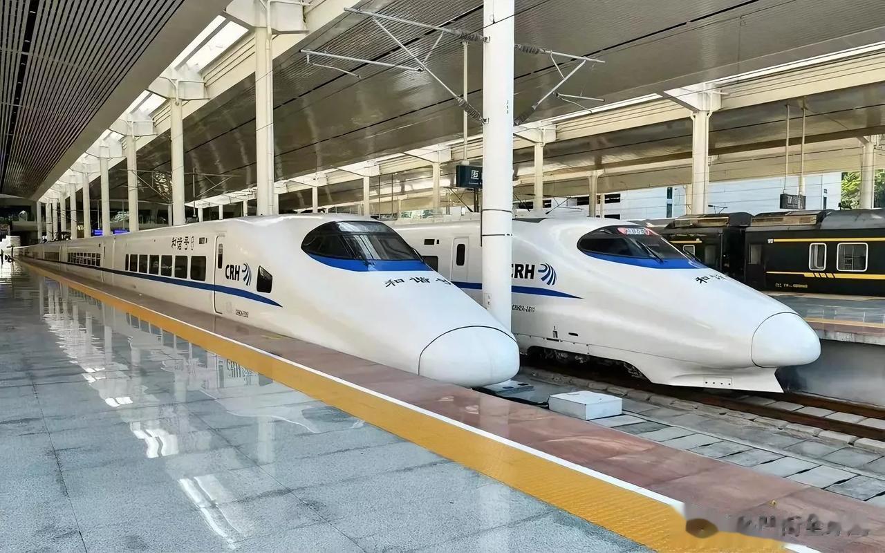 中国高铁网络：42000 公里。

世界其他地区：38000 公里。 ​​​

